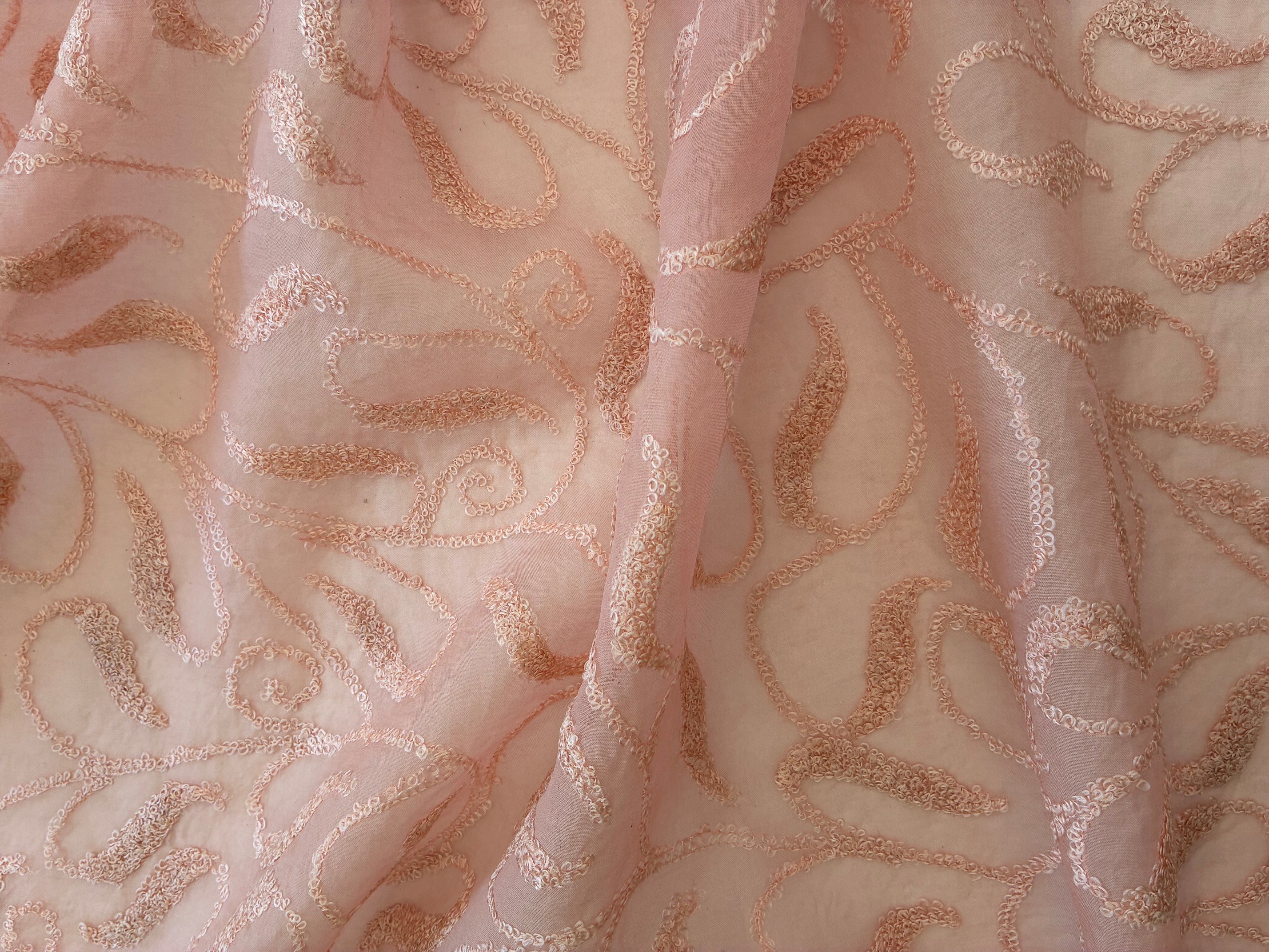 Organza Rosé Bouclé